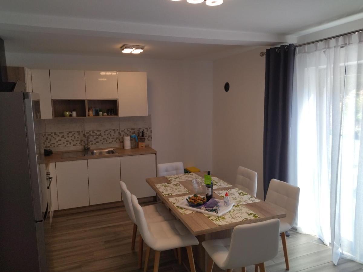 Holiday Apartments Cecilija ซูเปทาร์สกา ดรากา ภายนอก รูปภาพ