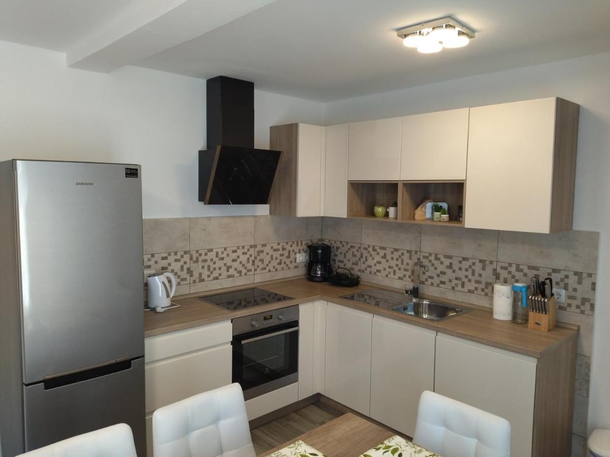 Holiday Apartments Cecilija ซูเปทาร์สกา ดรากา ภายนอก รูปภาพ