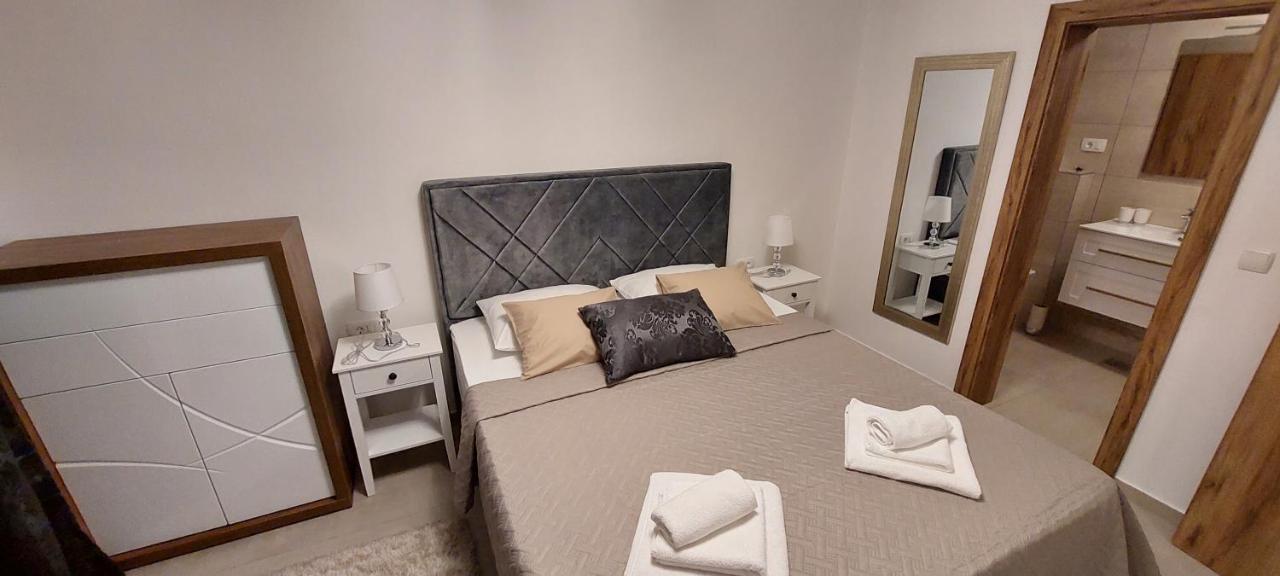 Holiday Apartments Cecilija ซูเปทาร์สกา ดรากา ภายนอก รูปภาพ