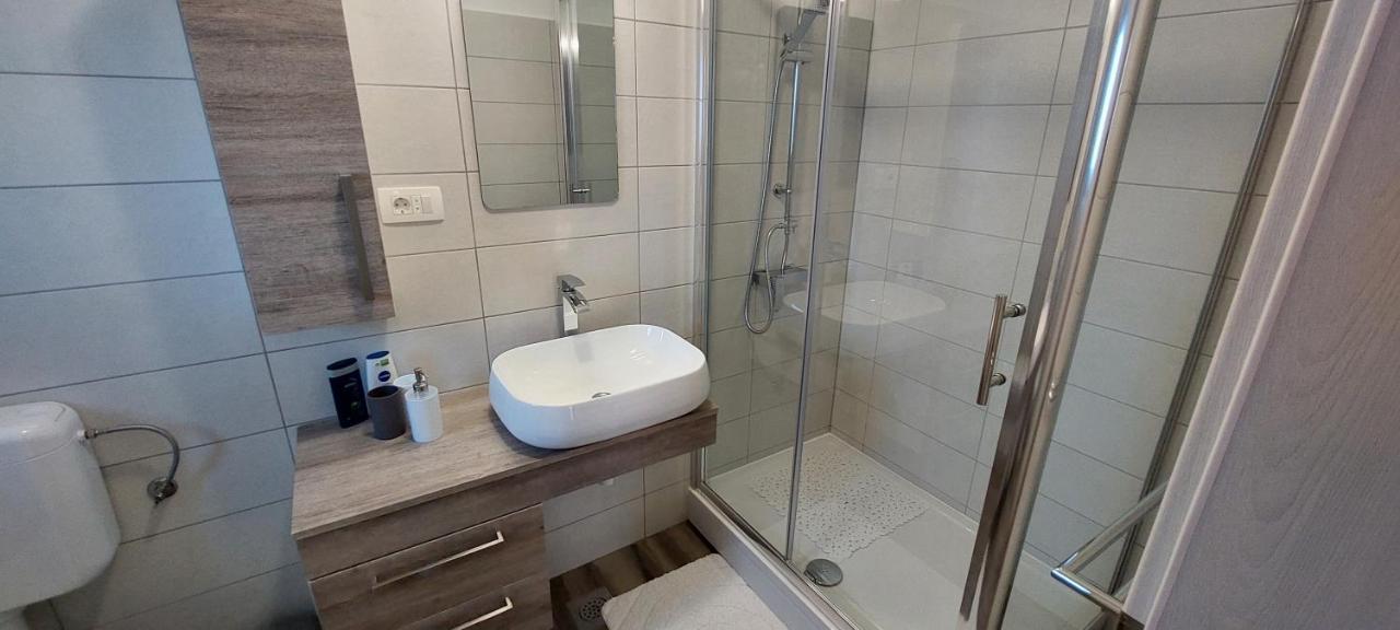 Holiday Apartments Cecilija ซูเปทาร์สกา ดรากา ภายนอก รูปภาพ