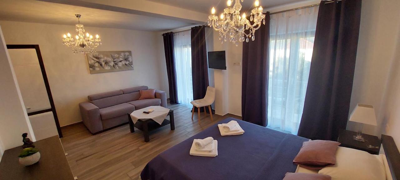 Holiday Apartments Cecilija ซูเปทาร์สกา ดรากา ภายนอก รูปภาพ